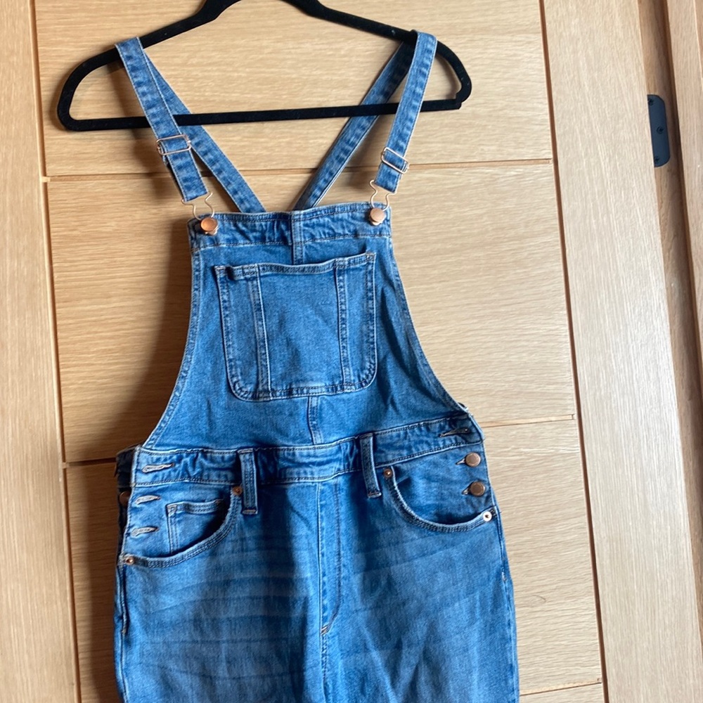 Universal thread denim overalls. Size 6